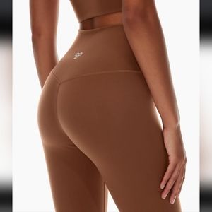 Aritzia TNA Cheeky Ankle Leggings (epicurean brown)